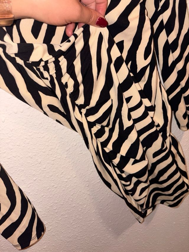 Vestido estampado cebra manga larga