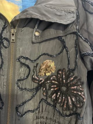 Chaqueta Desigual verde con bordados