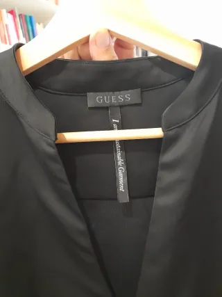 Blusa Guess Negra Manga Larga