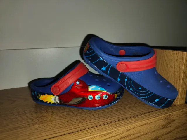 Ciabatte Crocs bimbo blu con razzo