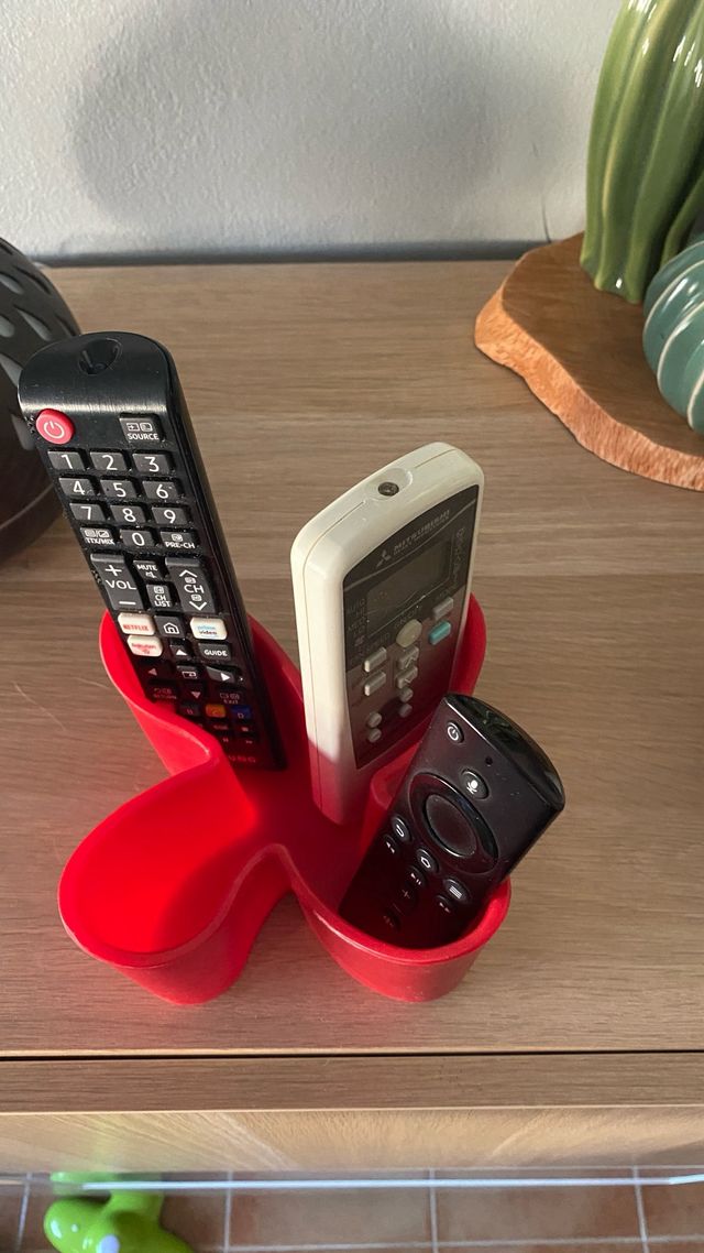 Porta mandos moderno rojo