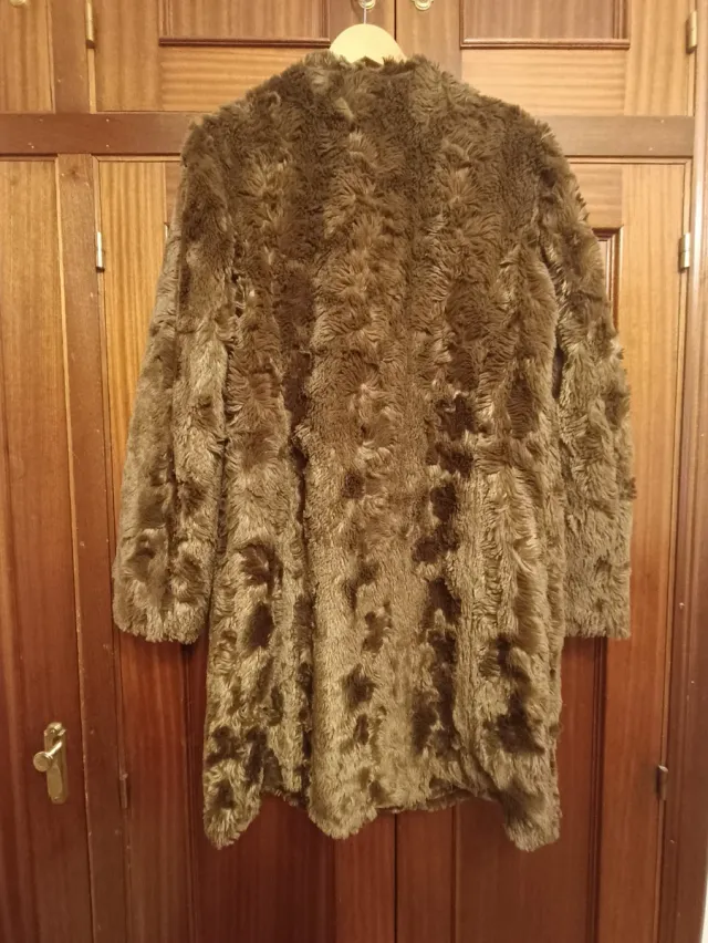 Abrigo piel sintética marrón Talla 42