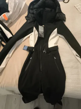Mono de nieve negro y blanco
Edición limitada zara