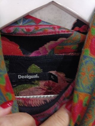 Camiseta Desigual floral manga larga