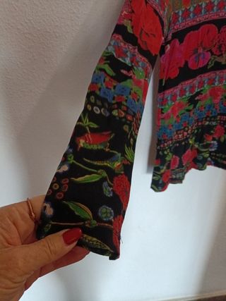 Camiseta Desigual floral manga larga