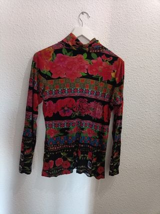 Camiseta Desigual floral manga larga
