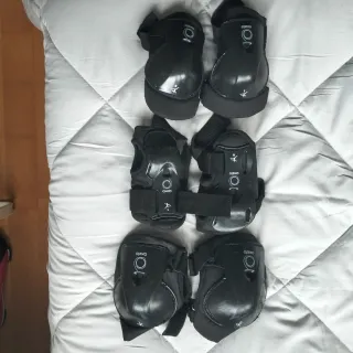 Patines infantiles con casco y protecciones