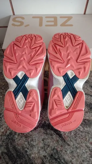 Zapatillas Adidas Falcon Rosa y Beige