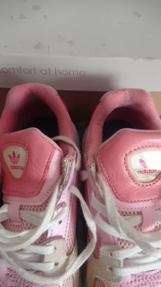 Zapatillas Adidas Falcon Rosa y Beige