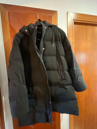 Parka Negra con Capucha