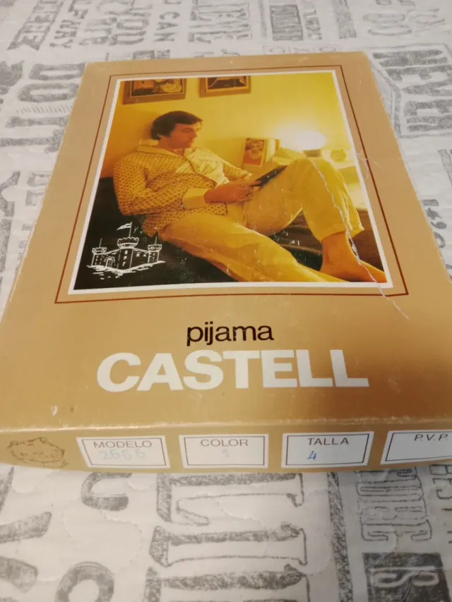 Pijama Caballero Castell,granate. Talla 4 NUEVO