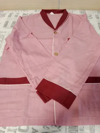 Pijama Caballero Castell,granate. Talla 4
NUEVO