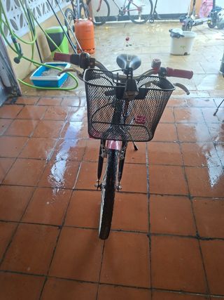 Bicicleta niña rosa y negra