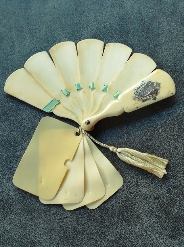 Ventaglio a cartoncino secondo mezzo secolo XIX