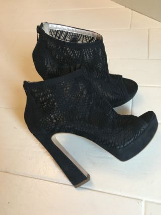 Stivaletti donna neri in pizzo