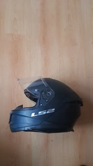 Casco de moto LS2 negro