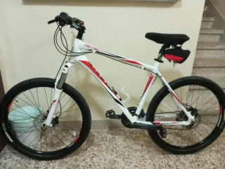 Bicicleta MTB Giant Revel Blanca