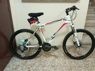 Bicicleta MTB Giant Revel Blanca