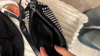 Bolso fiesta negro con brillos plateados