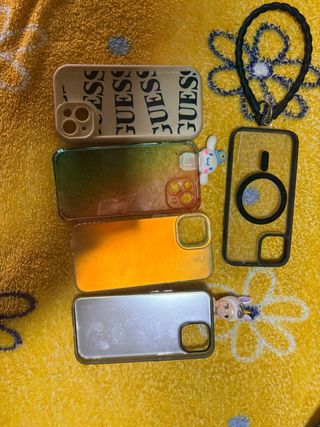 Pack 5 Fundas iPhone 14  1 de la marca Guess