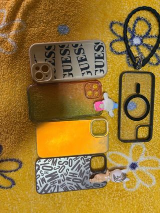 Pack 5 Fundas iPhone 14  1 de la marca Guess