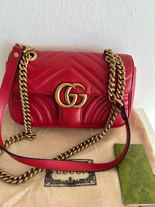 Borsa a catena in oro GG Marmont rossa Gucci