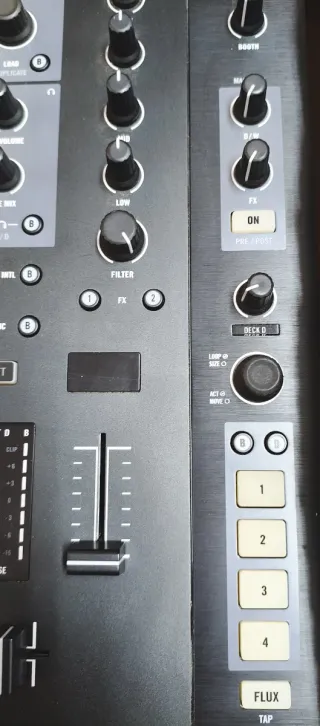 Controlador DJ Traktor Z2