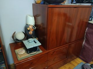 Mueble de comedor madera y cristal