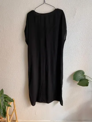 Vestido midi cruzado negro