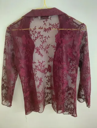 Camisa otoñal Stradivarius encaje granate S