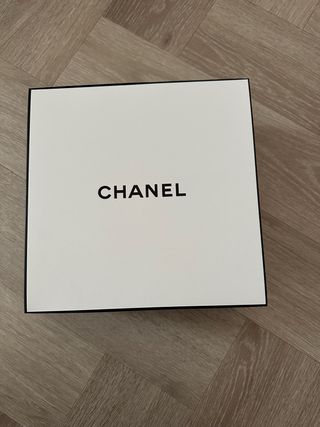 Scatola Chanel bianca