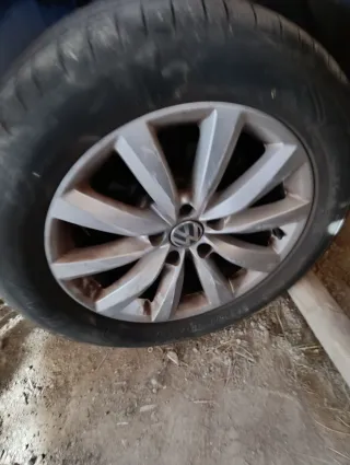 Vendo llantas con neumáticos de Volkswagen Tiguan 