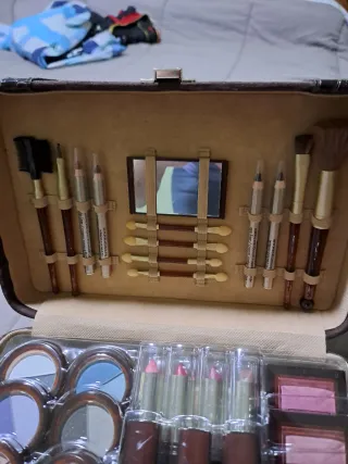 Estuche maquillaje The Color Institute