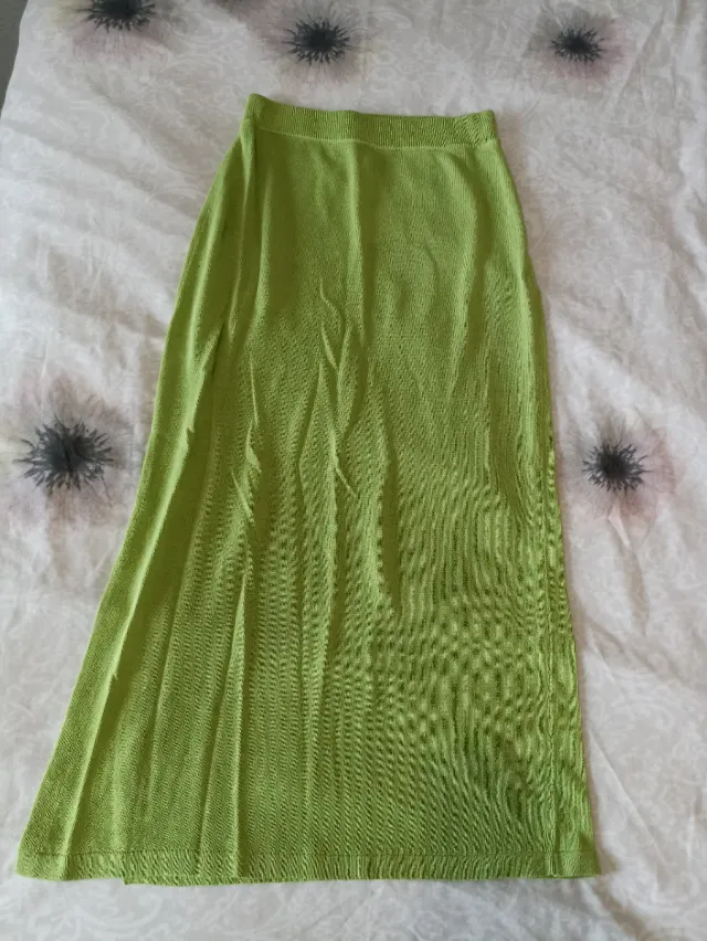 Falda midi punto verde Zara