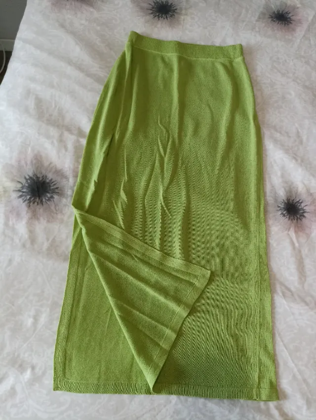 Falda midi punto verde Zara