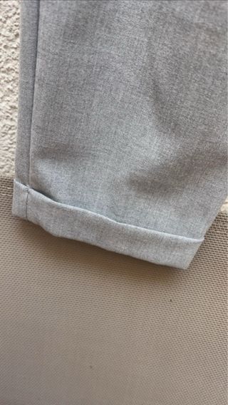 Pantalón gris pinzas largo