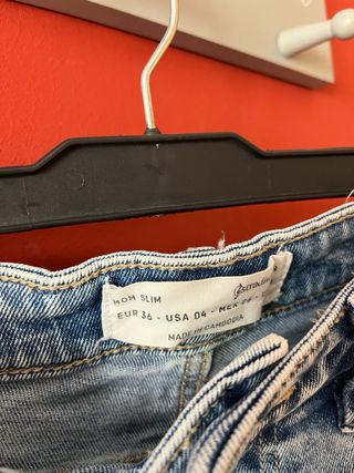 Pantalones vaqueros Stradivarius azul claro