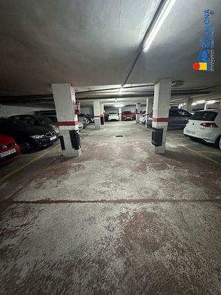 Garaje en venta en Centre en Badalona