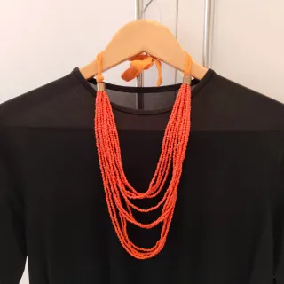 Collar de abalorios naranja