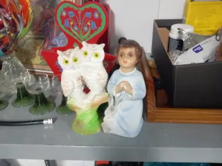 Figuras de búhos y niño Jesús