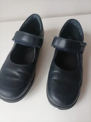 Zapatos Pablosky azul marino velcro