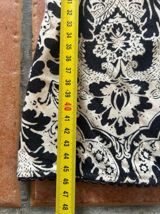 Top estampado floral negro y beige