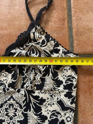 Top estampado floral negro y beige