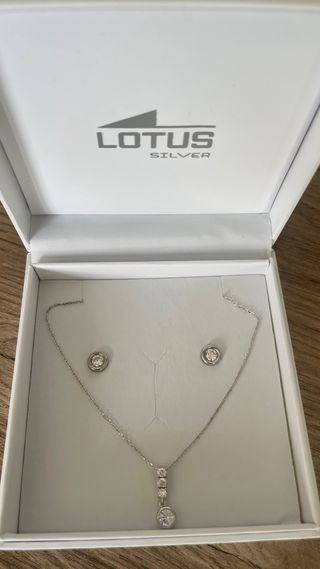 Conjunto Lotus Plata: Collar y Pendientes
