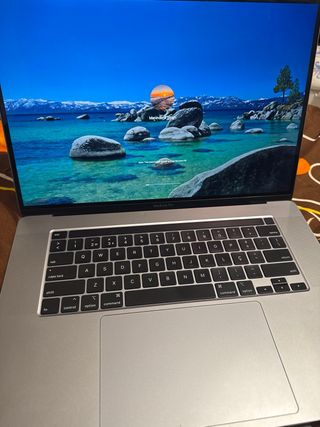 MacBook Pro 16 2019 touch bar and touch id