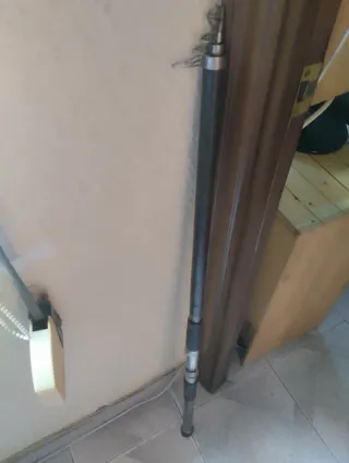 Caña de pescar antigua 3.80 m en buen estado.