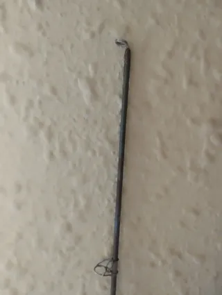 Caña de pescar antigua 3.80 m en buen estado.