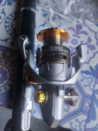 Caña de pescar antigua 3.80 m más carrete 4000