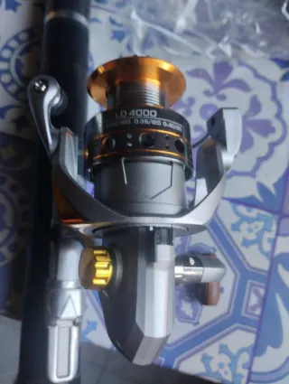 Caña de pescar antigua 3.80 m más carrete 4000