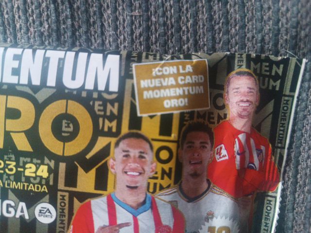 Sobre Adrenalyn XL Momentum Oro 23/24